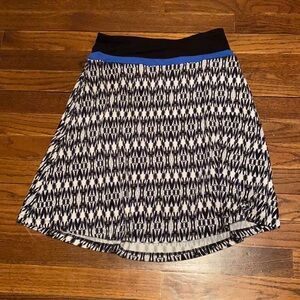 3/$15 ☀️ Dakini Patterned Stretch Knee Length Skirt